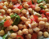 Foto del paso 2 de la receta: Ensalada de garbanzos con aguacate