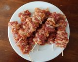 A picture of step 3 of Bún Thịt Nướng (Vietnamese Grilled Pork with Vermicelli).