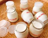 Hình bước làm 2 của món Sữa chua úp ngược