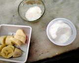 A picture of step 2 of Ice cream banana shake.