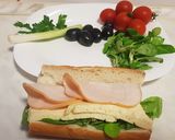 Pas rețetă Sandwich cu salată, roșii, caș de vacă și șuncă de pui 3 fotografie