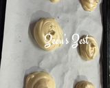 A picture of step 4 of Mini Pavlovas.