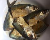 Foto langkah ke 1 dari resep Ikan kembung balado.