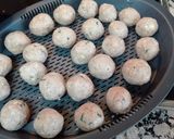 Foto del paso 1 de la receta: Albóndigas aromatizadas a la albahaca con salsa americana