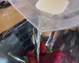 Foto del paso 2 de la receta: Limonada de frutilla y menta fácil