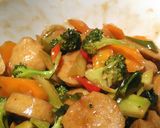 Foto langkah ke 3 dari resep Tumis brocoli bakso wortel.