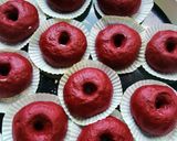 Gambar langkah 9 resipi Donat Red Velvet Susu.