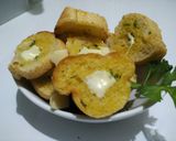 Foto langkah ke 5 dari resep Easy Garlic Bread.