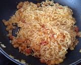 Foto del paso 5 de la receta Noodles instantáneos con huevo frito