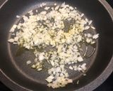 Foto del paso 1 de la receta: Pasta en salsa rosada