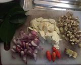 Foto langkah ke 2 dari resep Tom Yum Goong.