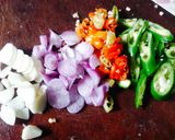 Foto langkah ke 3 dari resep Tumis sawi putih & terong pedas.