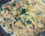 Foto langkah ke 6 dari resep 1012. Telur Dadar Daun Kelor.