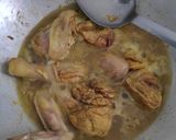 Foto langkah ke 6 dari resep Ayam ungkep bumbu kuning.