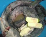 Foto langkah ke 1 dari resep Lele Bumbu Kuning.