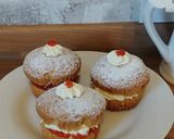 A picture of step 2 of Mini Victoria sponge cake.
