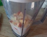 A picture of step 4 of Banana and apple shake 🍌🍌🍎🍌.