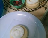 Foto langkah ke 6 dari resep Bolu Susu Kukus Stroberi.