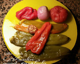 Foto del paso 4 de la receta: Ensalada de pimientos asados, con aceitunas en aceite