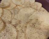 Foto del paso 2 de la receta: Rodaballo con pimientos, cebolla y patatas "al dente" en freidora de aire
