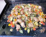 Une image de l'étape 15 de Poulet mariné aux poivrons tricolores et courgette.