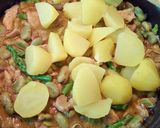 Foto del paso 7 de la receta Porciones de chuleta de cerdo con patatas y verduras