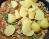 Foto del paso 7 de la receta: Porciones de chuleta de cerdo con patatas y verduras