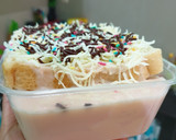 Foto langkah ke 4 dari resep Stuff roti vla strawberry.
