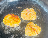 Foto langkah ke 4 dari resep Perkedel ayam ubi.