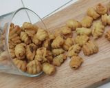 Foto langkah ke 4 dari resep Kue Garpu Renyah Ekonomis (Rasa Bawang Kencur).