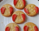 Foto langkah ke 2 dari resep Fruit Crackers.