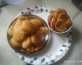 A picture of step 4 of Sooji dahi bhalle with crispy papdi.