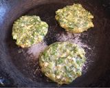 Foto del paso 3 de la receta: Tortillitas de brócoli y cebollita de verdeo 🥦😍
