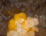 Foto del paso 3 de la receta: Mix jugo mango con plátanos