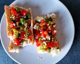 Une image de l'étape 3 de Tartines à la tomate cerise et tomme de chèvre et comté.