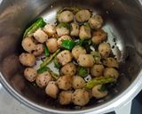 सोया चंक्स पुलाव (Soya Chunks Pulao Recipe In Hindi) रेसिपी चरण 2 फोटो