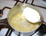 Foto del paso 3 de la receta: Cazuelas individuales de almejas, cholgas, etc gratinadas con salsa blanca