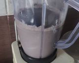 A picture of step 3 of Oreo Milkshake.