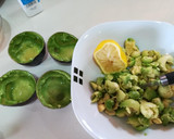 Foto del paso 1 de la receta: Ensalada de aguacate y langostinos