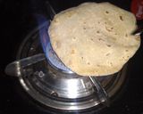 A picture of step 3 of Fulka Roti.