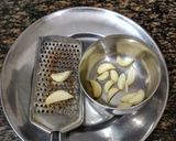 ગાર્લિક બ્રેડ(Garlic bread recipe in Gujarati) રેસીપી સ્ટેપ1ફોટો