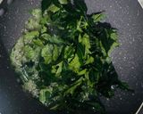 Foto langkah ke 3 dari resep 251. Daun Pepaya Jepang Goreng Bawang Putih.