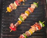 Foto del paso 4 de la receta: Brochetas mar y tierra