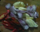 Foto langkah ke 1 dari resep 14.Telur ceplok kuah kecap #bikinramadanberkesan.