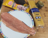 Foto del paso 1 de la receta: Tallarines con salmón 🐟 atún bacon 🐖 y aguacate. 🥑