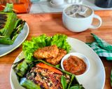 Foto langkah ke 7 dari resep Nasbak Suwir Tongkol.