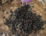 Gambar langkah 4 resipi Kek pisang blueberry chocolate.