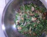 Foto del paso 3 de la receta Guisantes con lo que tengas a mano