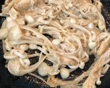 Foto do passo 2 de Enoki na manteiga