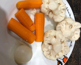 Foto del paso 3 de la receta: Verdura hervida con lámina de tomate y atún